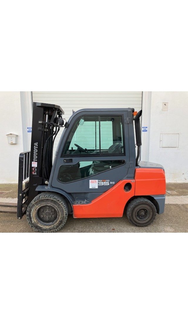 Carretilla-diesel-usada-Toyota-3500kg