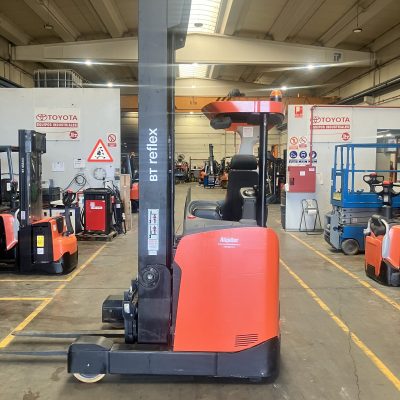 Carretilla-usada-interior-retractil-1400kg